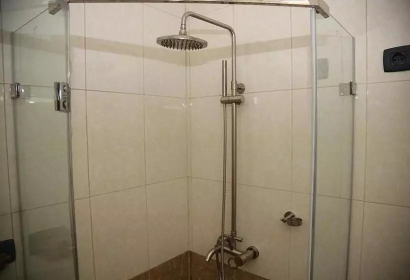 پانسیون Vamos Guest House