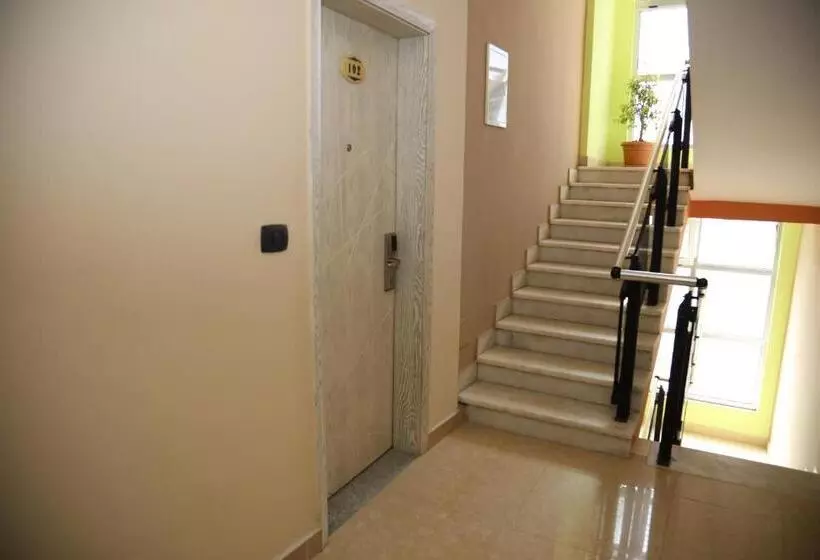 پانسیون Vamos Guest House