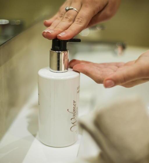 پانسیون Walmer Manor Guest House