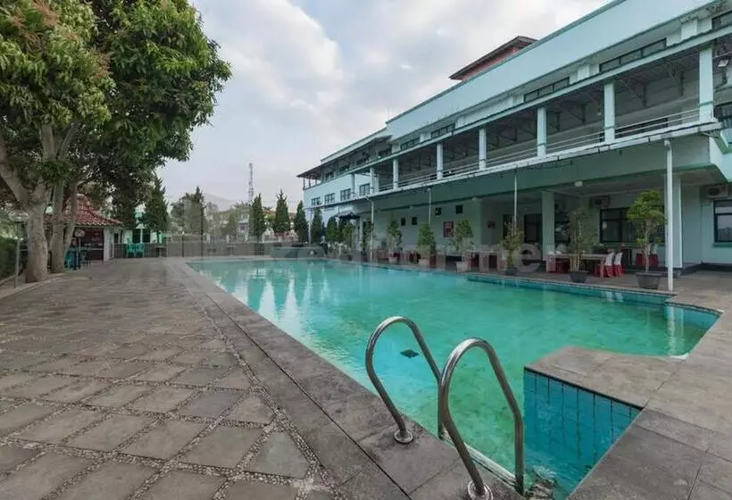 Hotelli Ayong Linggarjati Kuningan Mitra Reddoorz
