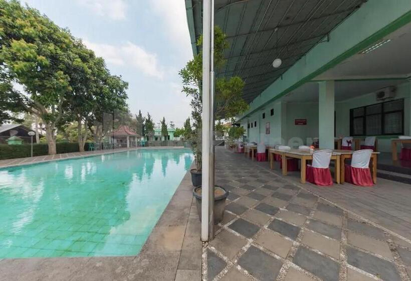 בית מלון כפרי Ayong Linggarjati Kuningan Mitra Reddoorz