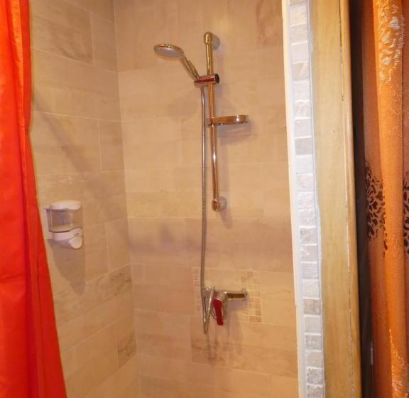 هتل Etanit ! Béziers Plein Centre   1mn Du Bus, De La Gare Du Train Et Liaison Aéroport  Chambres Climat