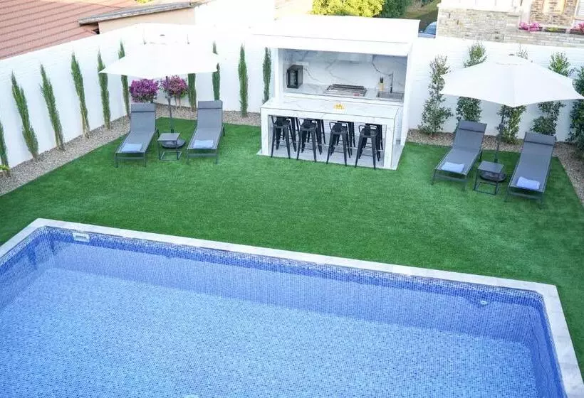 Kamaroporta Luxury Apartments