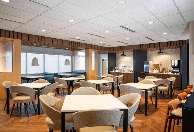 Отель Fairfield By Marriott Inn & Suites Lewisburg