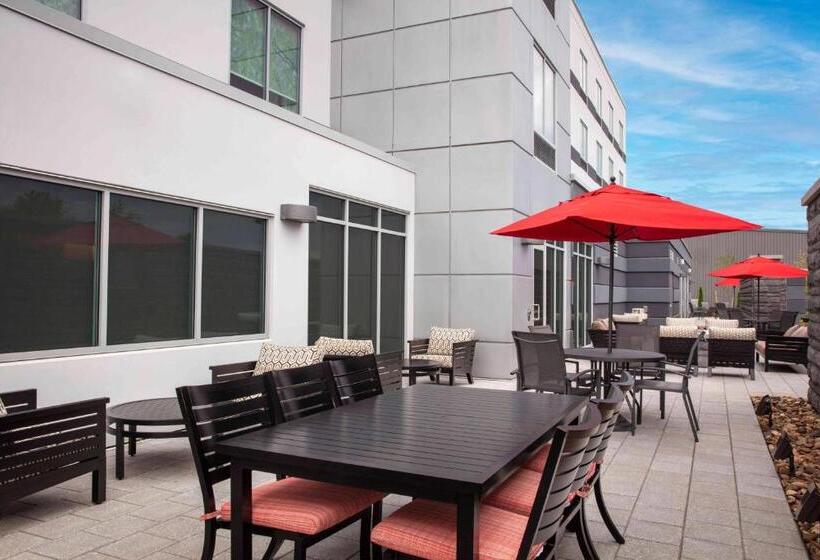 Отель Fairfield By Marriott Inn & Suites Lewisburg