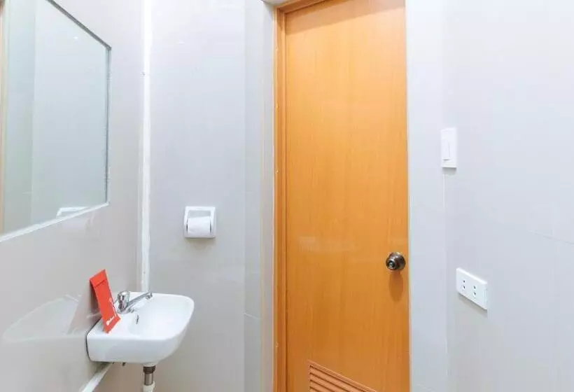 ホテル Reddoorz Plus Near Tambo Paranaque