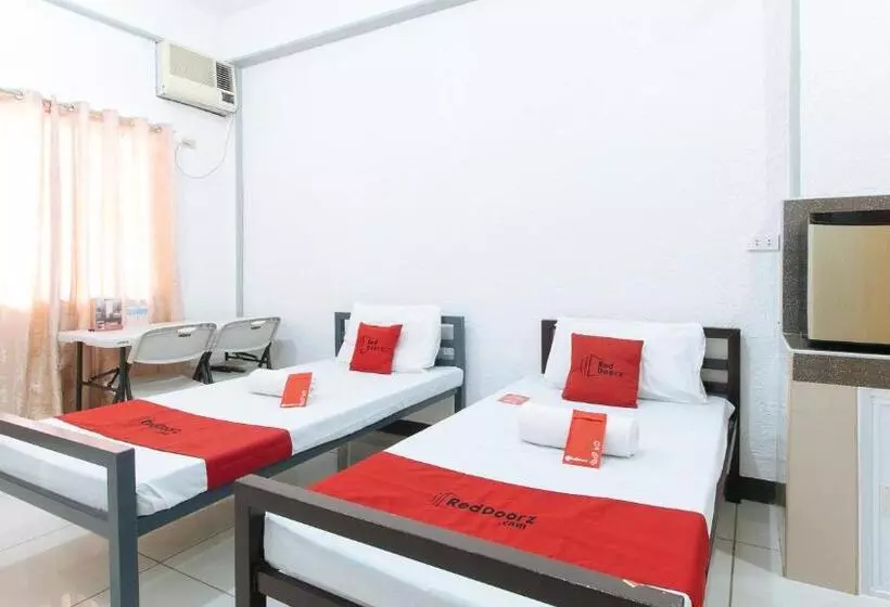 ホテル Reddoorz Plus Near Tambo Paranaque
