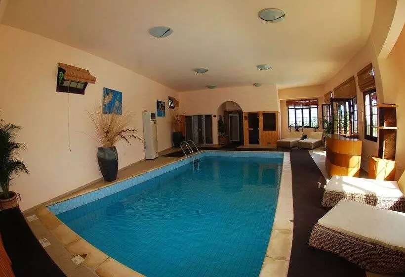 Отель Bellapais Monastery Village