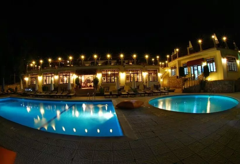 Отель Bellapais Monastery Village