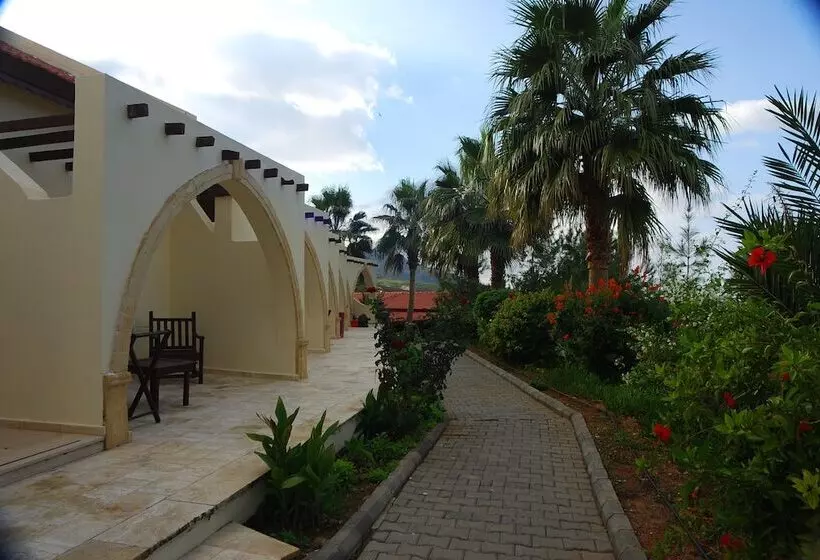 Отель Bellapais Monastery Village