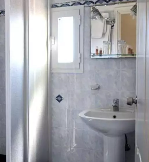 ホテル Klonos Anna