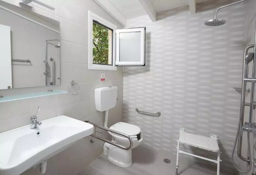 ホテル Klonos Anna