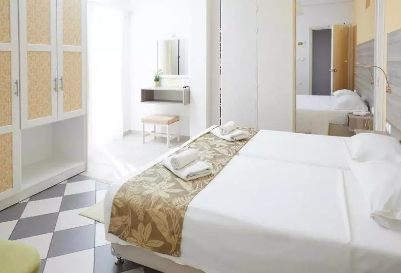 ホテル Klonos Anna