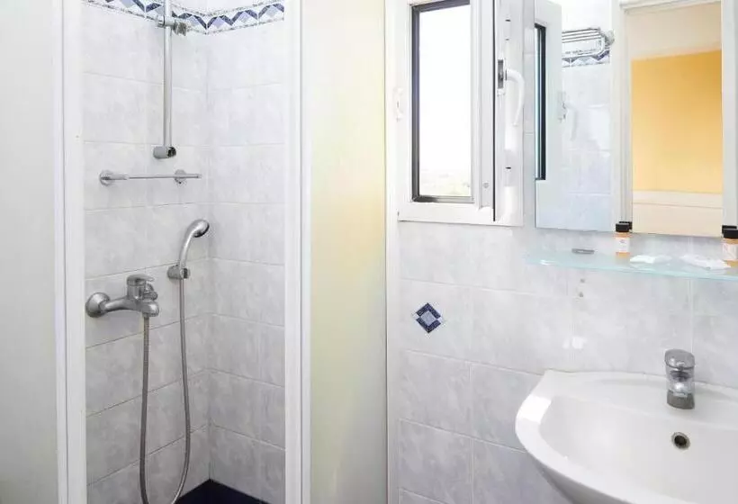 ホテル Klonos Anna