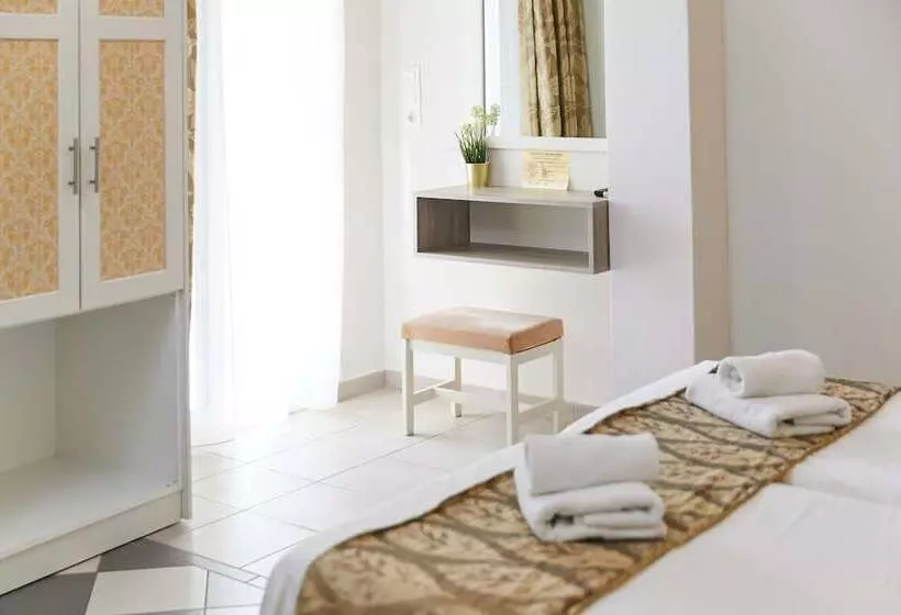 ホテル Klonos Anna