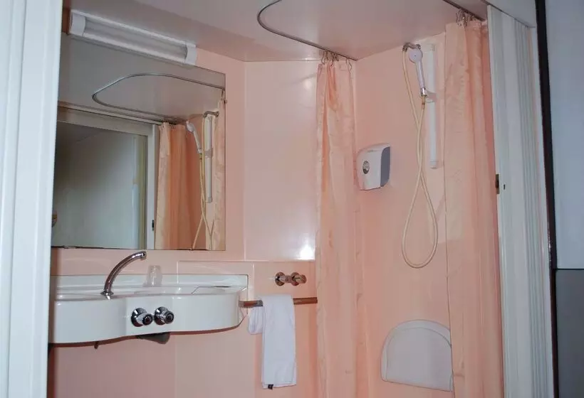 בית מלון כפרי Premiere Classe Epinal