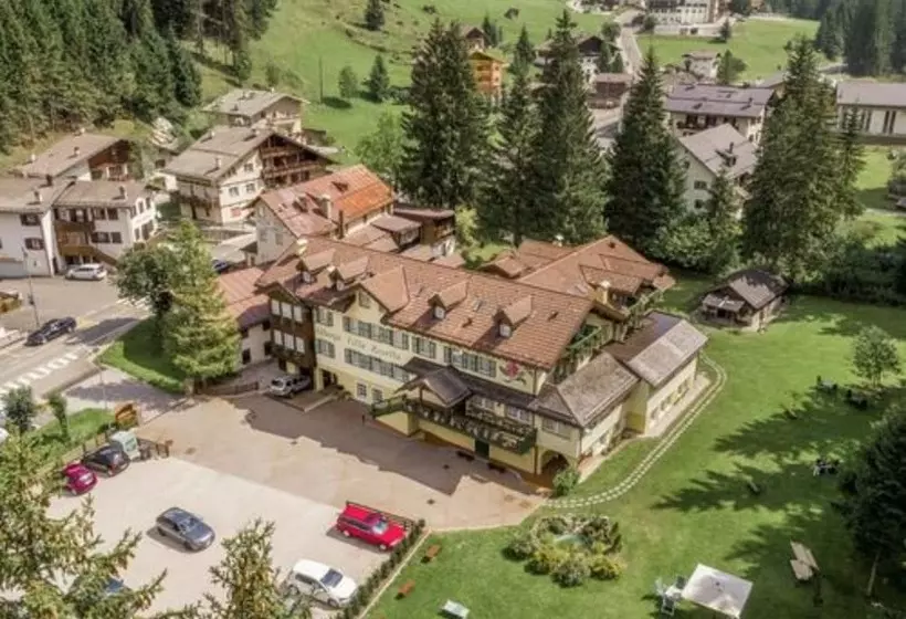 Отель Villa Rosella Park & Wellness