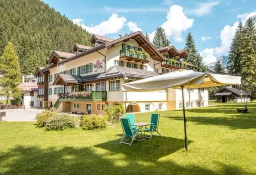 Отель Villa Rosella Park & Wellness