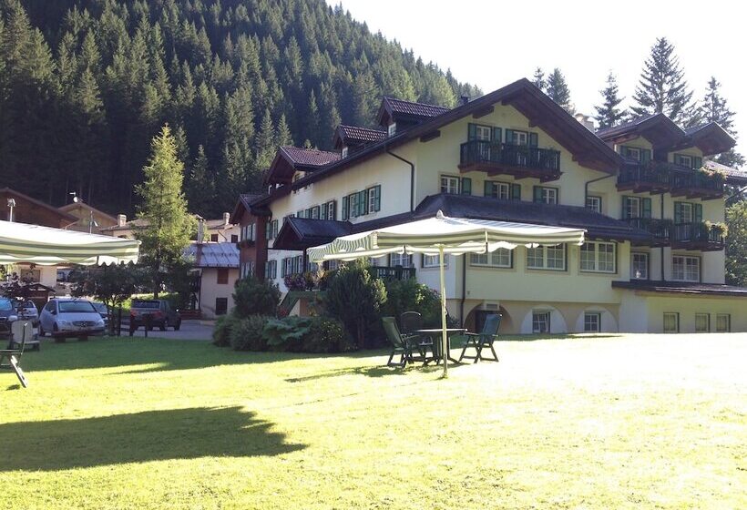 Отель Villa Rosella Park & Wellness