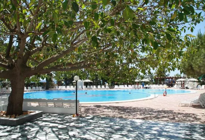 בית מלון כפרי Villaggio Club Altalia