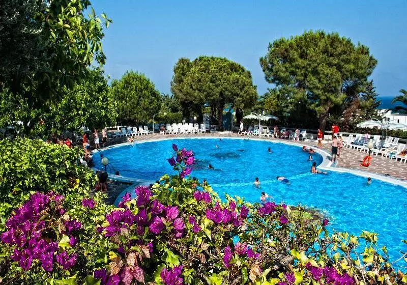 בית מלון כפרי Villaggio Club Altalia