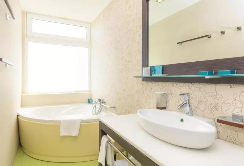 Отель Grand Novi Vinodolski Resort