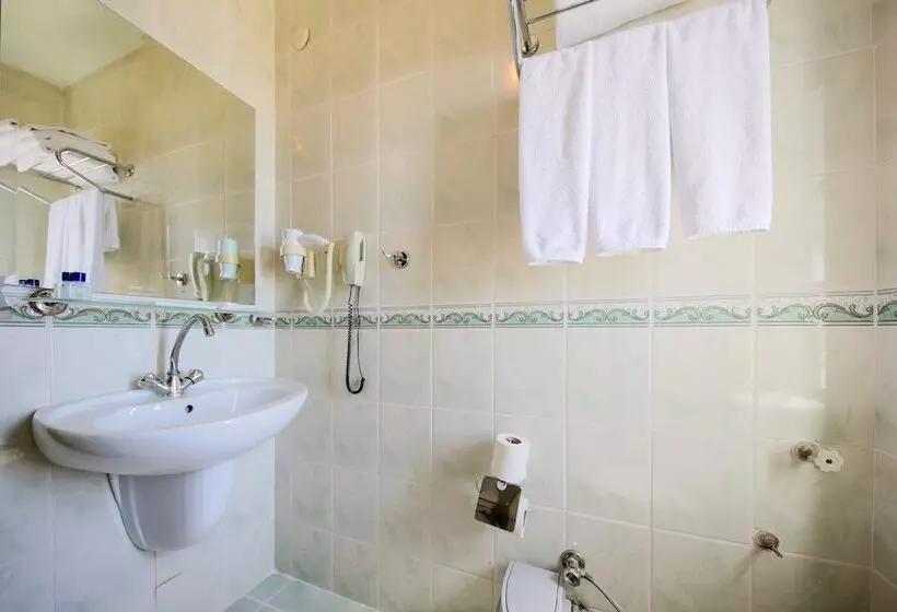 May Garden Club Hotel