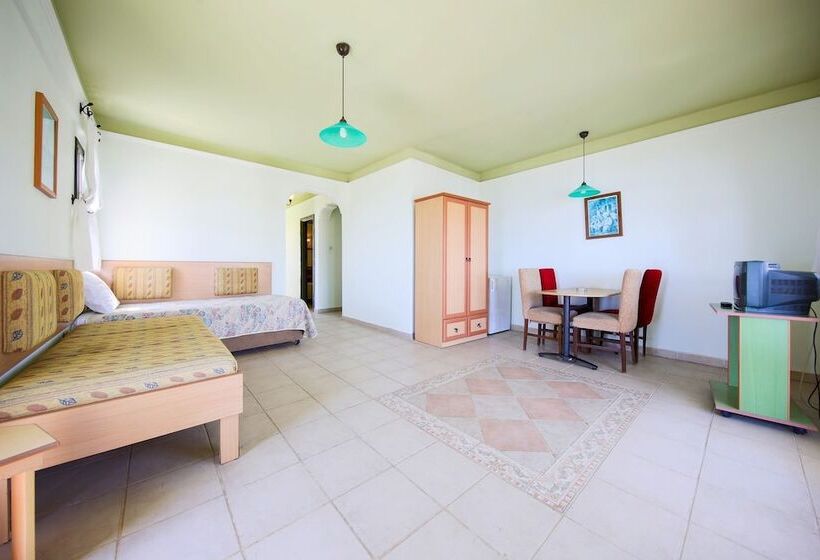 May Garden Club Hotel