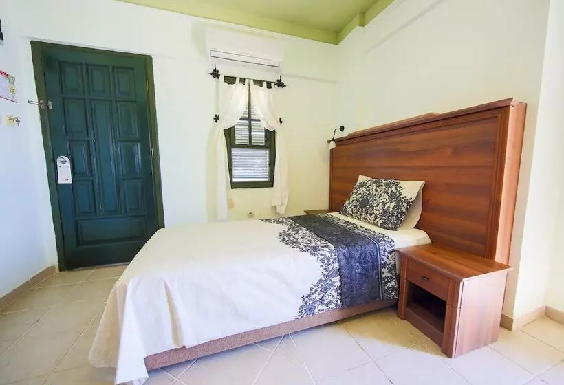 May Garden Club Hotel