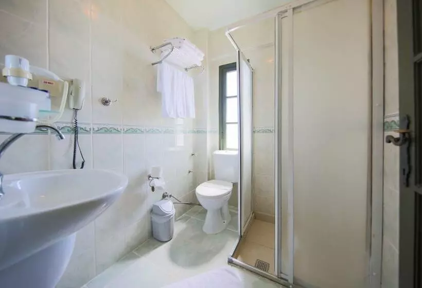 May Garden Club Hotel