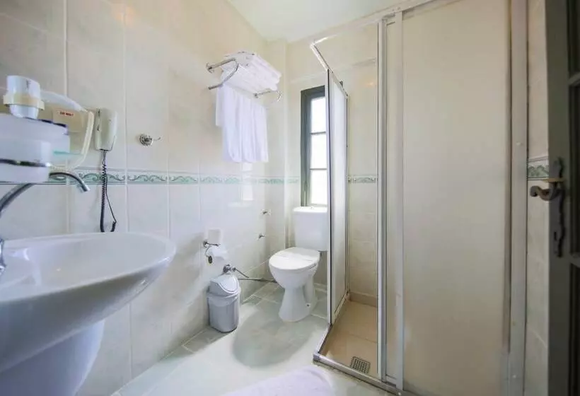 May Garden Club Hotel