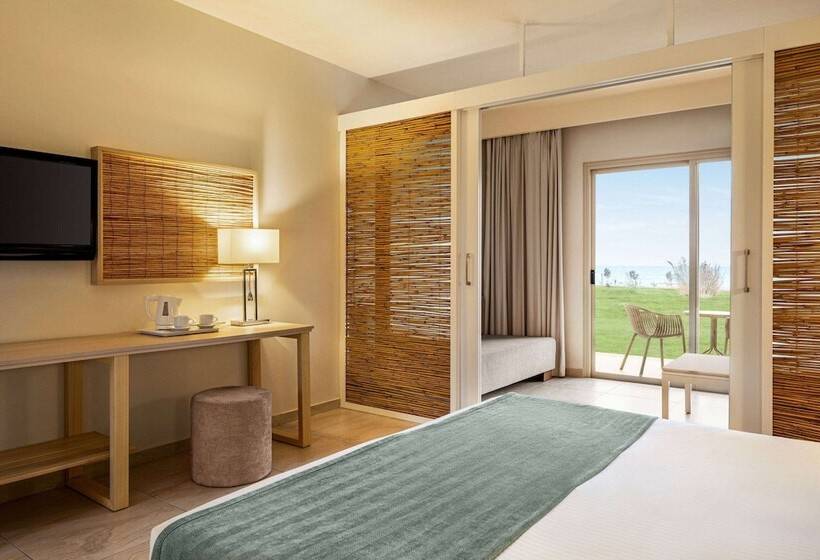 منتجع Ramada Hotel & Suites By Wyndham Ayia Napa