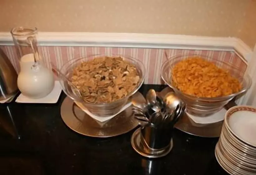 בית מלון כפרי Avon