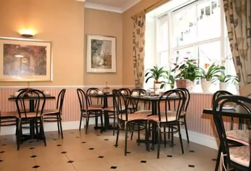 בית מלון כפרי Avon