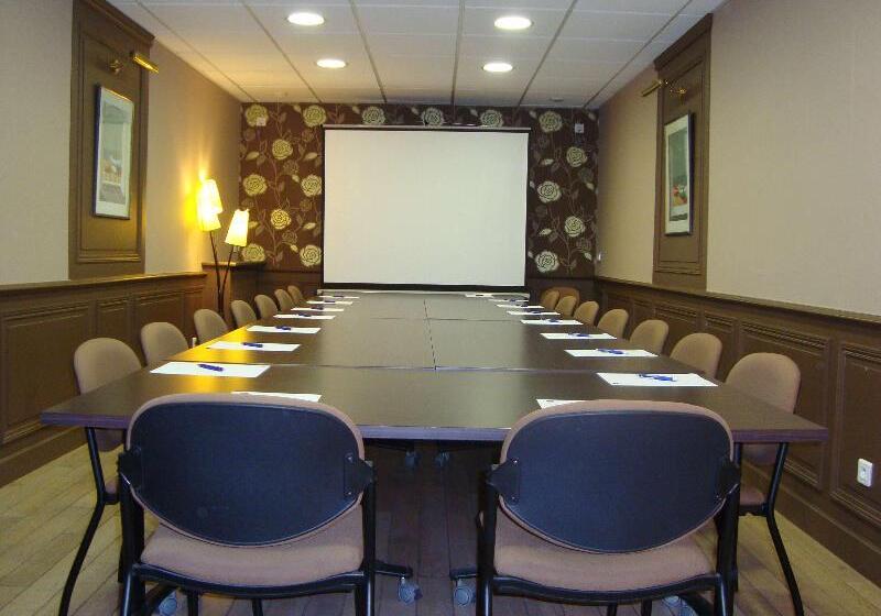 ホテル Best Western Le Duguesclin Hôtel Restaurant