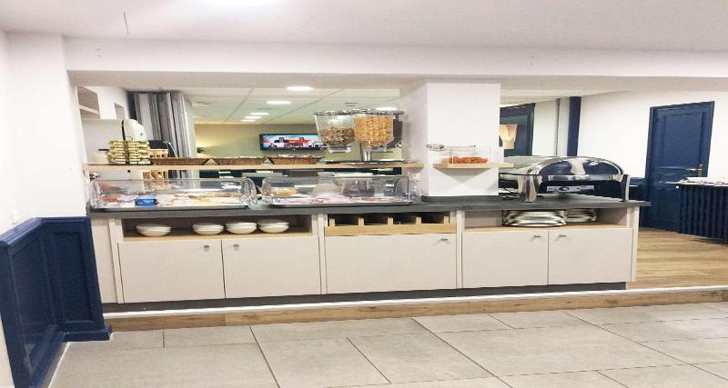 ホテル Best Western Le Duguesclin Hôtel Restaurant