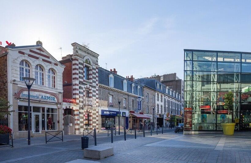 ホテル Best Western Le Duguesclin Hôtel Restaurant