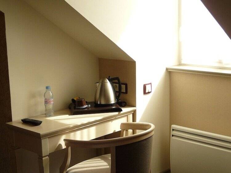 ホテル Best Western Le Duguesclin Hôtel Restaurant