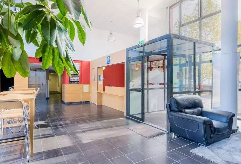 هتل Comfort Suites Pau Idron