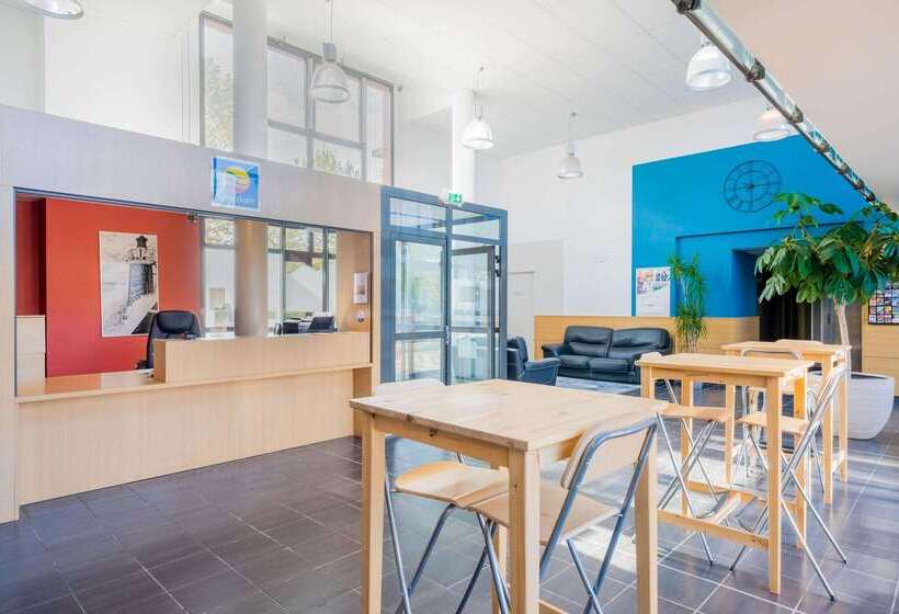 Отель Comfort Suites Pau Idron