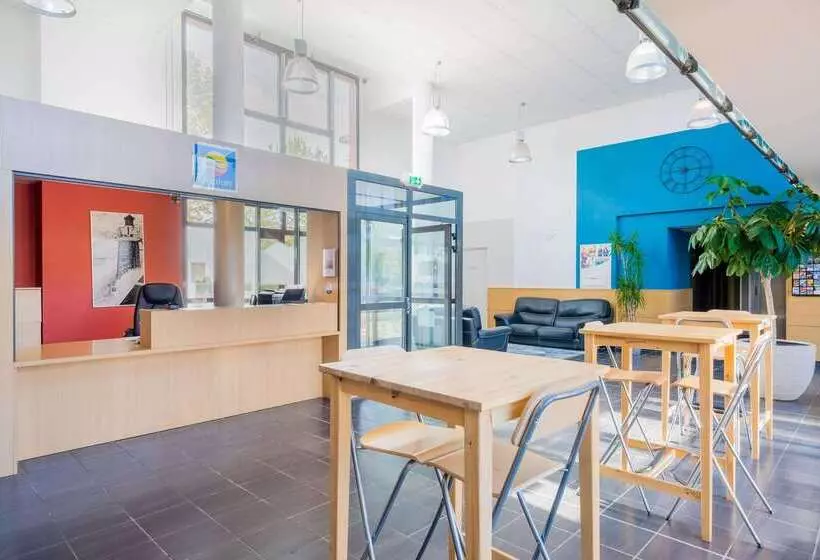 هتل Comfort Suites Pau Idron