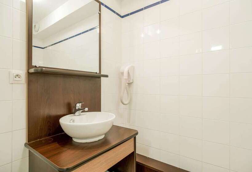 Отель Comfort Suites Pau Idron