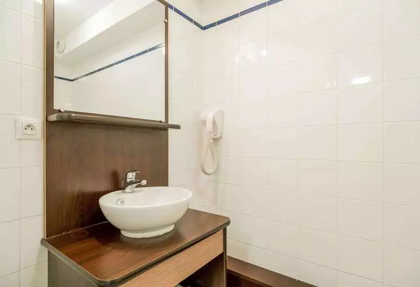 هتل Comfort Suites Pau Idron