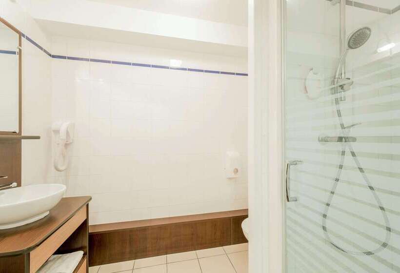 Отель Comfort Suites Pau Idron