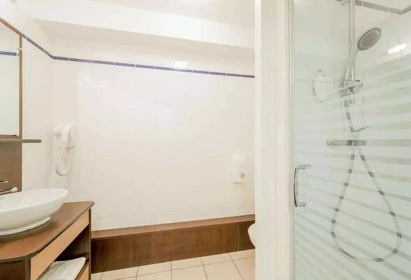 هتل Comfort Suites Pau Idron