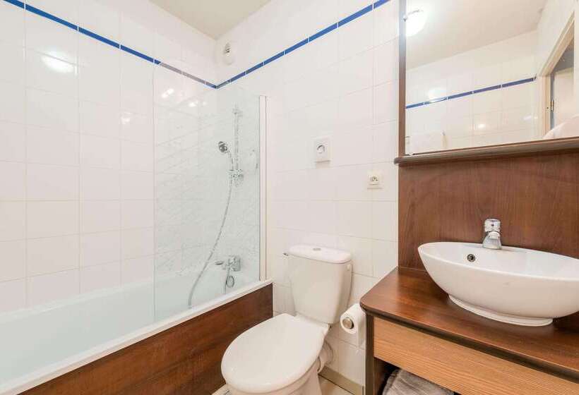 Отель Comfort Suites Pau Idron