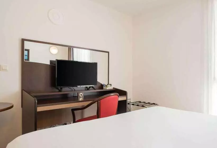هتل Comfort Suites Pau Idron
