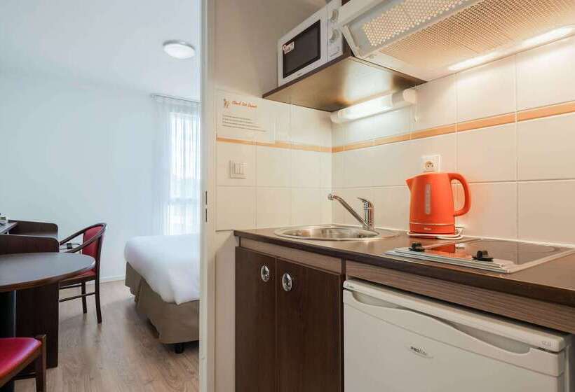 Отель Comfort Suites Pau Idron