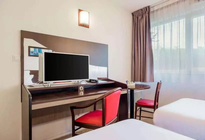 هتل Comfort Suites Pau Idron