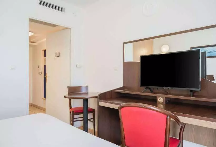 هتل Comfort Suites Pau Idron